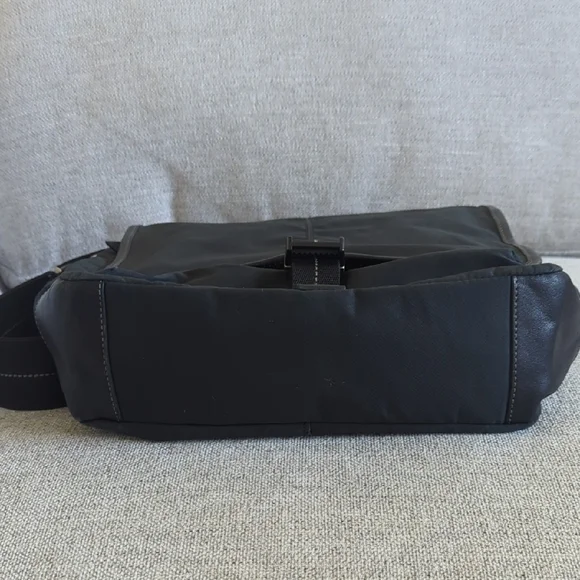 Coach Black Messenger Bag with Adjustable Strap - Picture 4 of 15